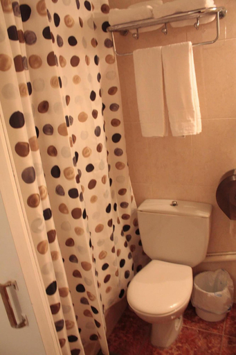 Bathroom 4, Hostalet De Barcelona, Barcelona