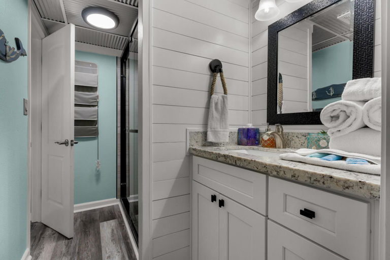 Bathroom 3, Sunbird 404e, Bay