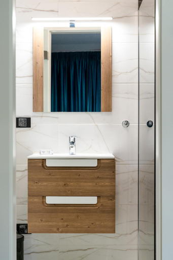 Bathroom, Nova Cervus, Busteni