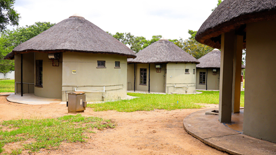 Exterior & Views 2, Self Catering Chalets - Manyeleti, Ehlanzeni