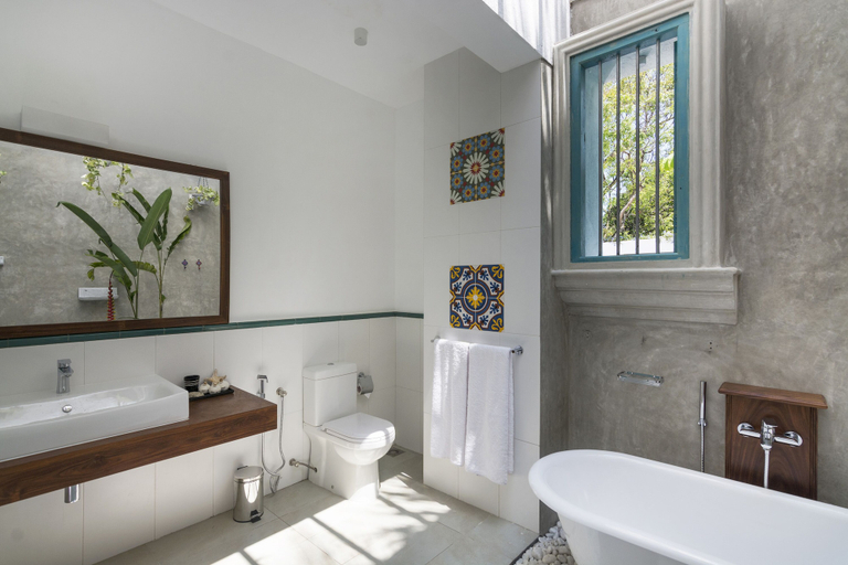 Bathroom 5, 33 Lake Terrace, Hikkaduwa