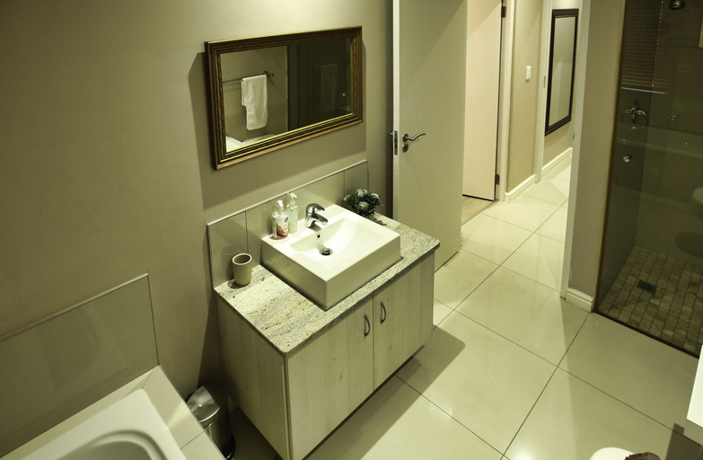Bathroom 4, Miss Martilda Langebaan 6-sleeper, West Coast