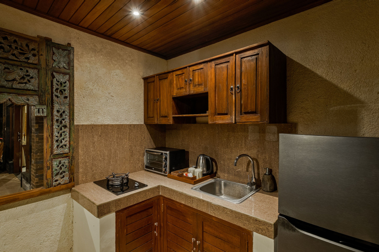 Dining Room 9