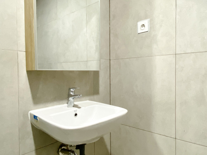 Bathroom 3, Studio Nice And Homey Studio At Pollux Chadstone Apartment, Cikarang