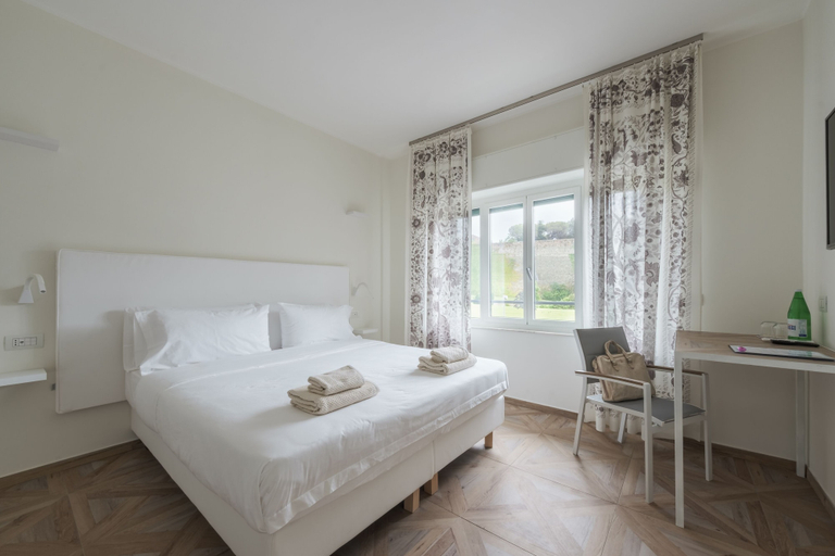 Bedroom 3, Supernova, Savona