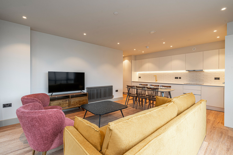 Others 4, Spacious Flat in North London, London