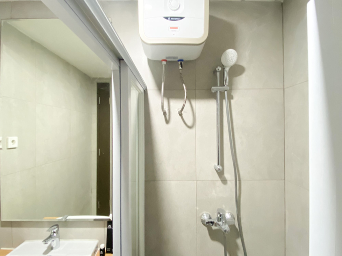 Bathroom 3, Minimalist Studio Room At Pollux Chadstone Apartment, Cikarang