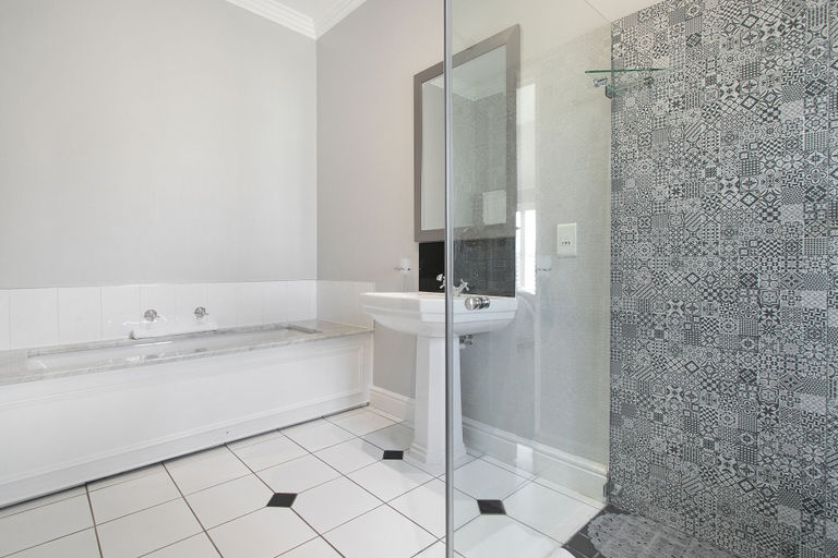 Bathroom 4, Winelands Golf Lodges 24, Cape Winelands