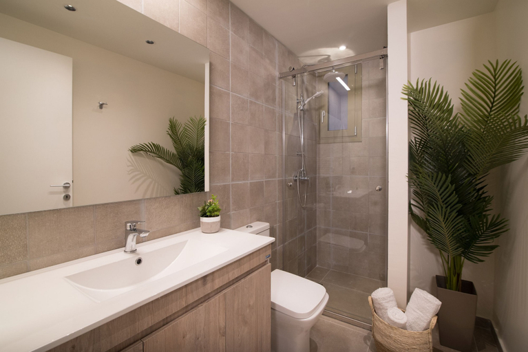 Bathroom 3, Lodge Apartments, Ionian Islands