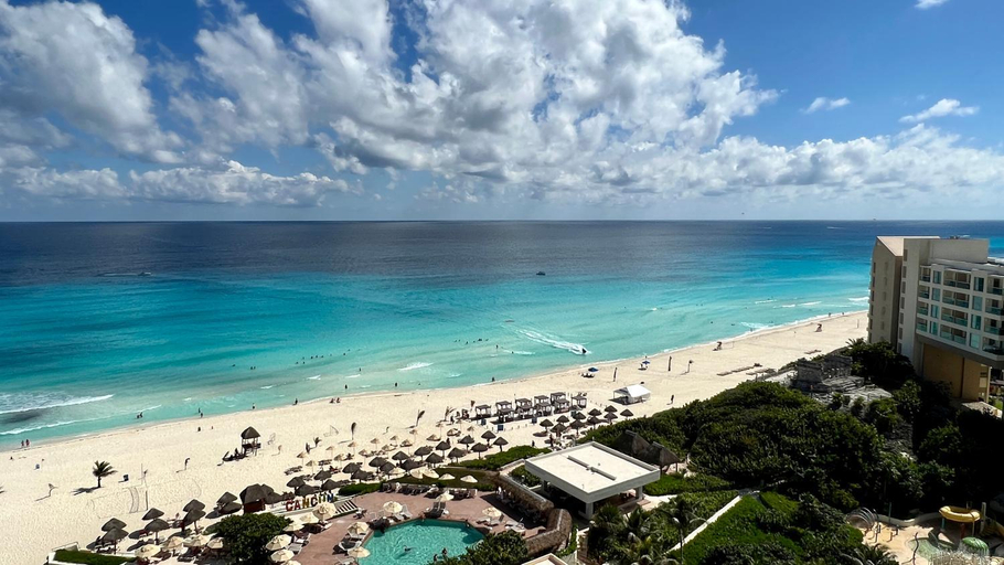 Surrounding environment 4, Xcanan Loft On Park Royal, the best area in Cancun right on the beach, Benito Juárez