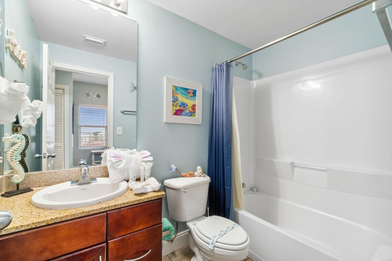 Bathroom 4, Laketown Wharf 1331, Bay
