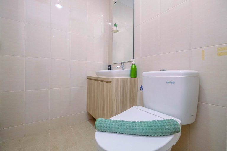 Bathroom 3, Warm and Homey Studio at The Oasis Cikarang Apartment, Cikarang