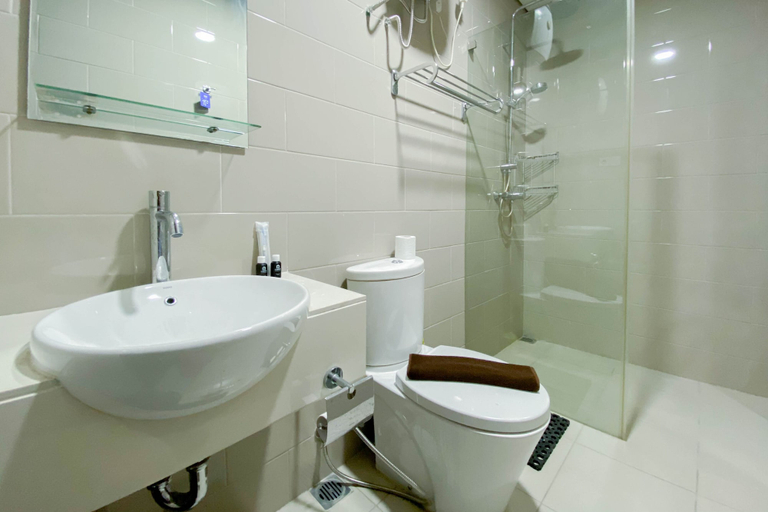 Bathroom 2, Best Deal And Comfort 1Br At Citralake Suites Apartment, Jakarta Barat