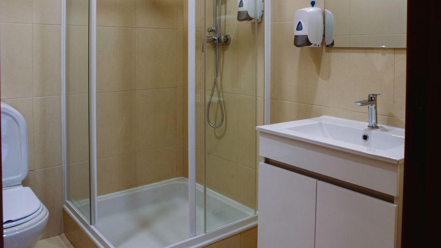Bathroom 2, COVA DE LOBO, Batalha