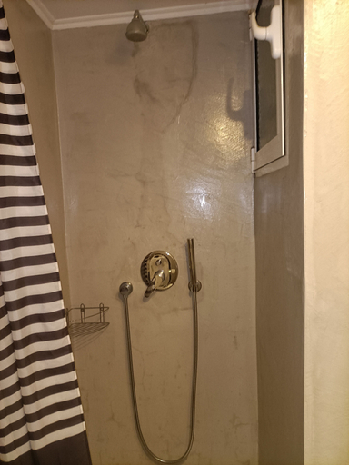 Bathroom 3, Traveler's Nest, Attica