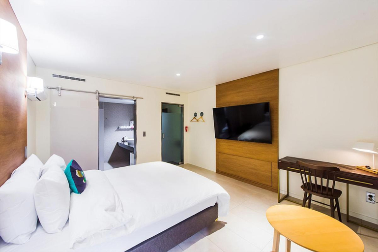 Bedroom 3, Soho Hotel Airport, Dong
