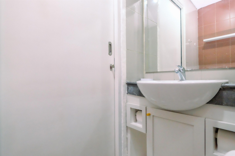 Bathroom 3, Comfortable Studio Apartment At Atlanta Residences, Depok