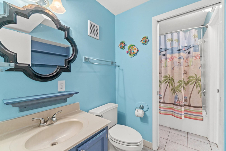 Bathroom 3, The Summit 306, Bay