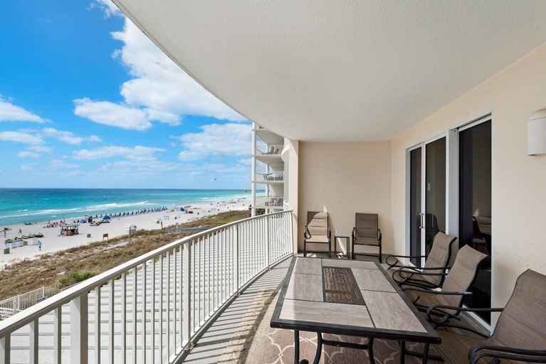 Others 1, Twin Palms 402, Bay