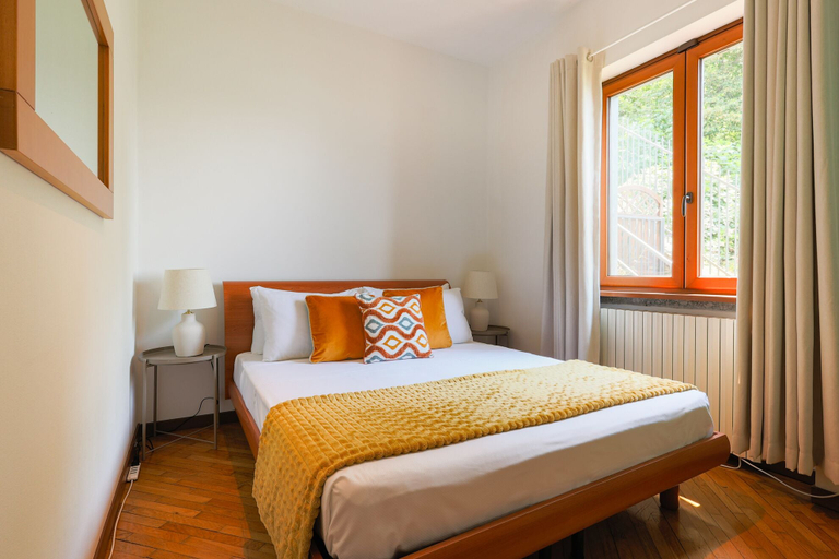 Room 4, 270 View, Como