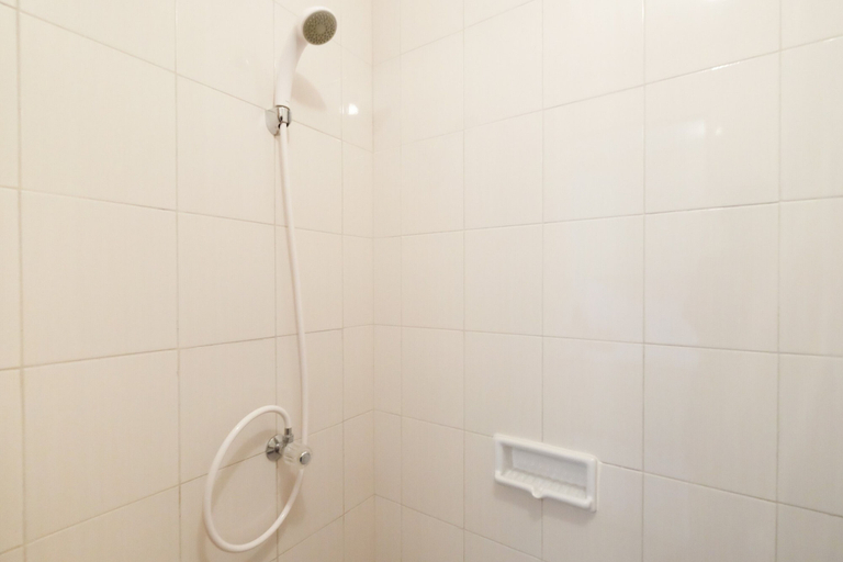 Bathroom 2, Simply Studio At Signature Park Grande Apartment, South Jakarta