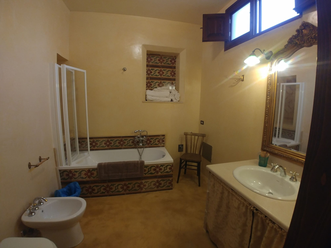 Bathroom 5, MASSERIA LA MAESTA' 1511, Lecce