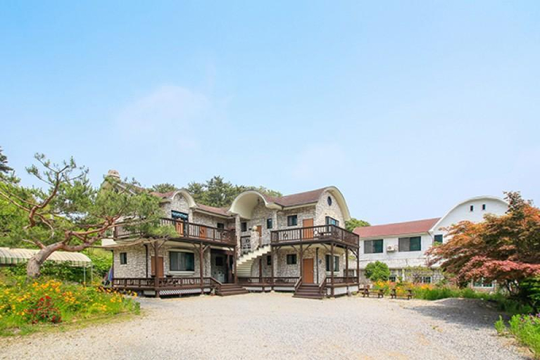Exterior & Views 1, Taean (Anmyeondo) Rosemary Pension, Taean