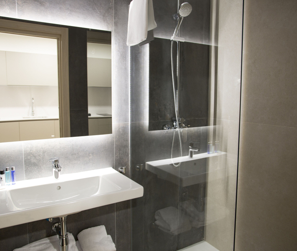 Bathroom 3, Prisma Suites, Salamanca