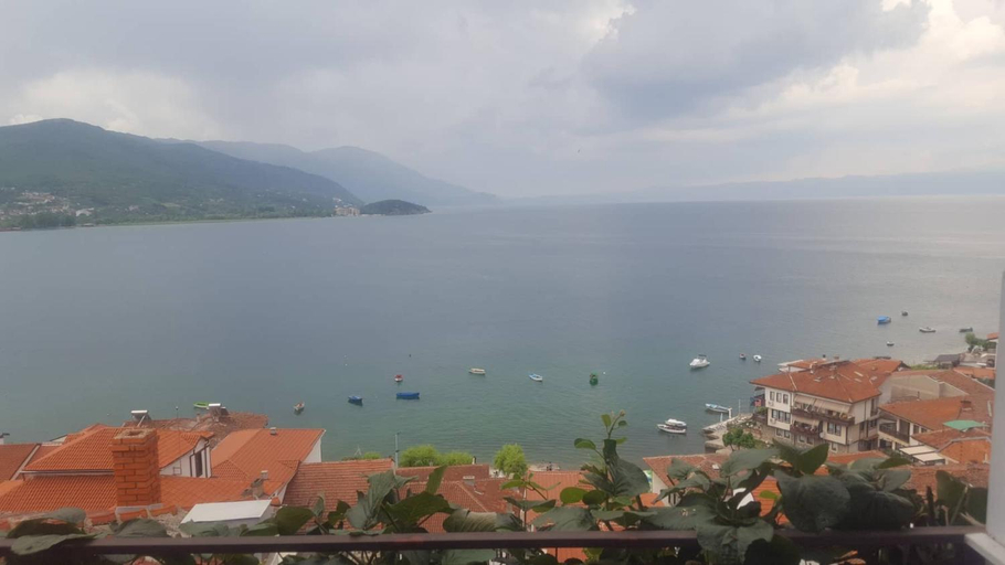 Others 5, Villa Malezan