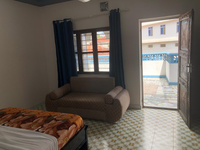 Others 4, Anayah House, Magharibi