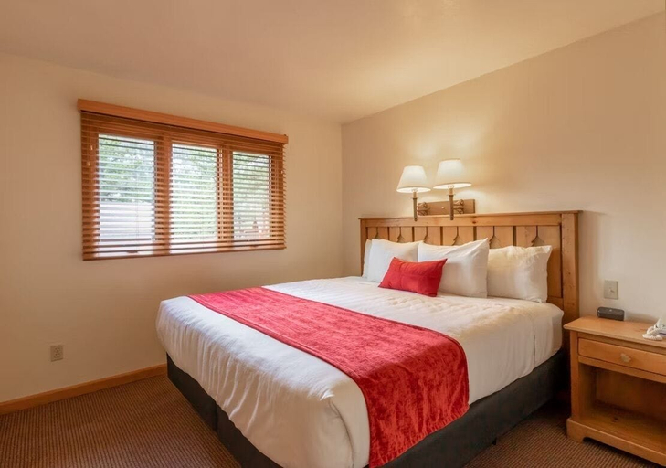 Bedroom 3, Wildwood Inn, Larimer