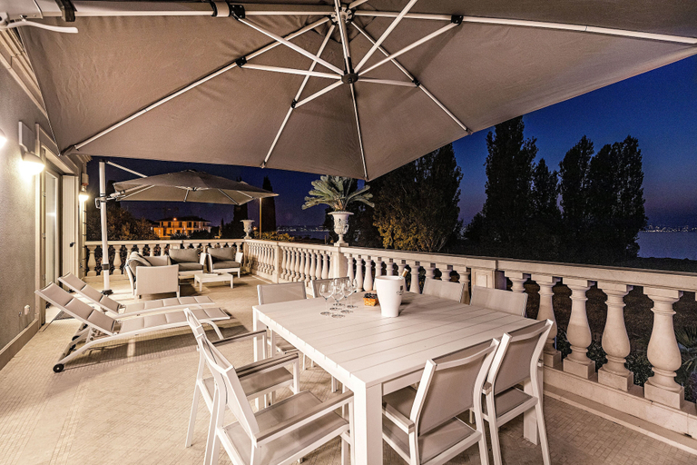 Food & Drinks 4, Luxury Lakefront Catullo with pool, Brescia