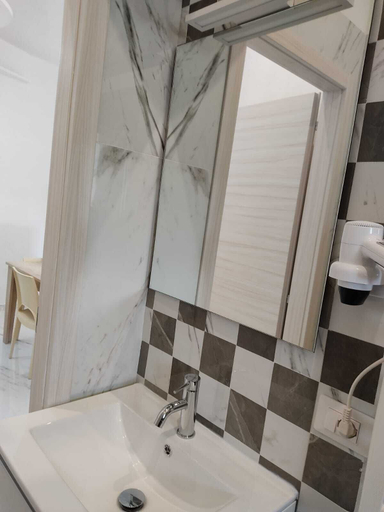 Bathroom 5, B&B Black & White, Foggia
