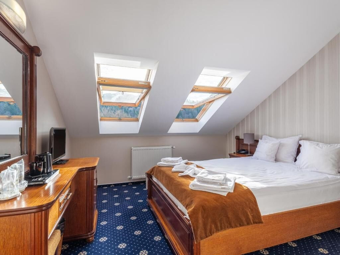 Bedroom 2, Hotel Ski & Sky, Predeal
