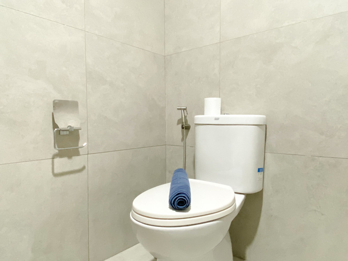 Bathroom 3, Comfort Stay And Homey 2Br Pollux Chadstone Apartment, Cikarang