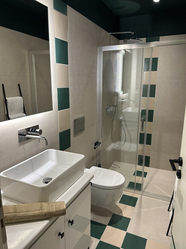 Bathroom 5, Living Yard Thissio, Attica