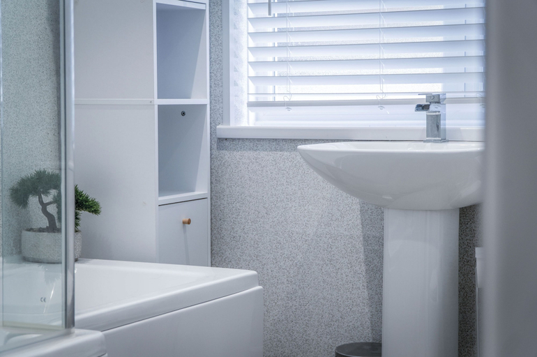 Bathroom 3, Luxurious Apartment Charlton Mews - 2 Bed - Tenby, Pembrokeshire