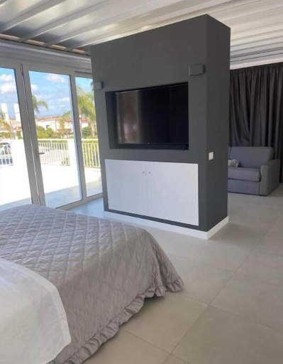 Bedroom 5, Female Resort, Latina