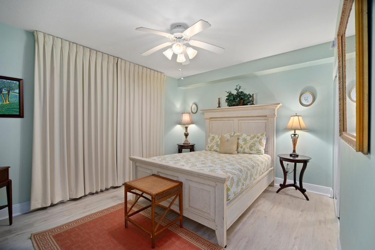 Bedroom 2, Emerald Beach 2325, Bay