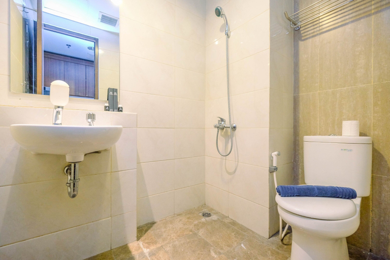Bathroom 3, Homey And Relaxing Studio Grand Dhika City Apartment, Bekasi