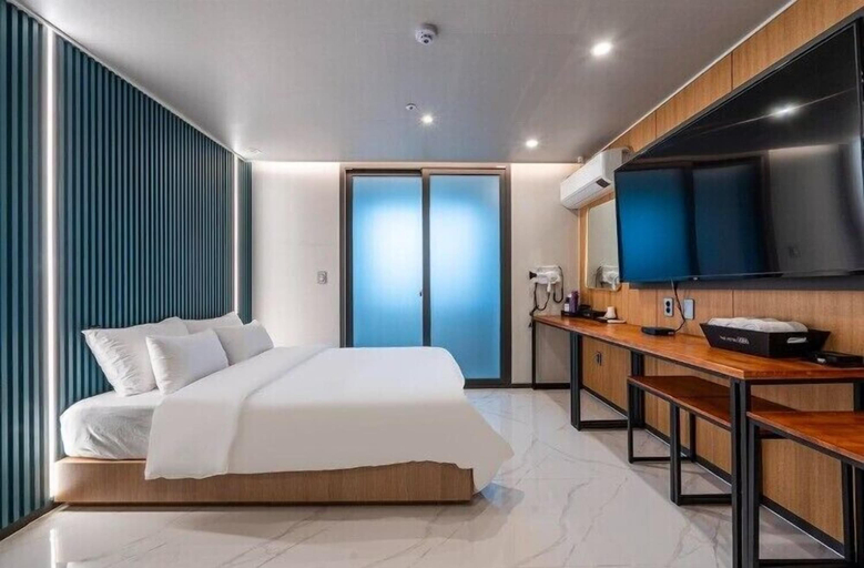 Bedroom 2, The on tourist hotel, Seosan