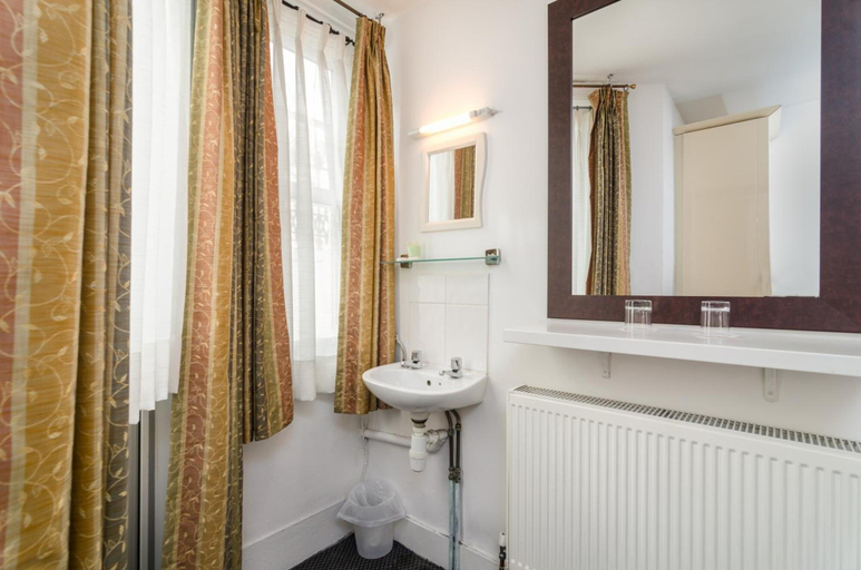 Bathroom 4, Hotel Earls Court, London
