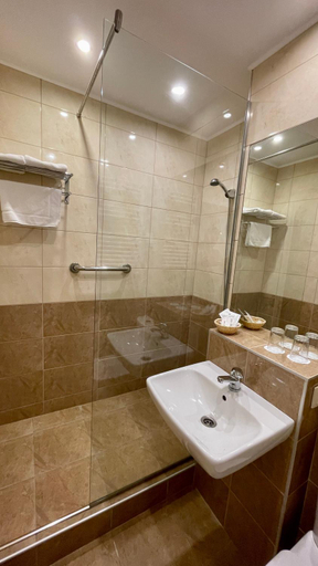 Bathroom 3, Hotel Magistern Konferencia es WellnessHotel, Siófok