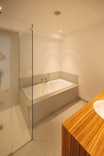 Bathroom 3, Châtelain III, Bruxelles