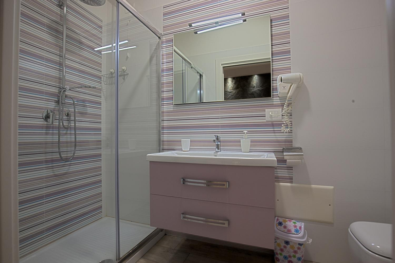 Bathroom 2, Al Teatro Suites, Foggia