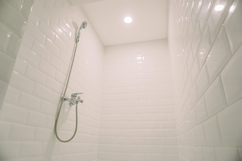 Bathroom 10