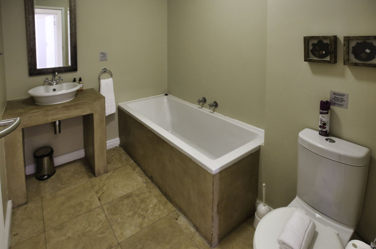 Bathroom 3, Ellefsen Golf Suite 103 Langebaan 4-slpr, West Coast