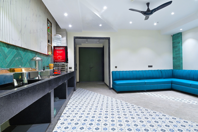 Sport & Beauty, HOTEL UPTOWN - Luxury Restaurant & Rooftop Near Connaught Place, Delhi