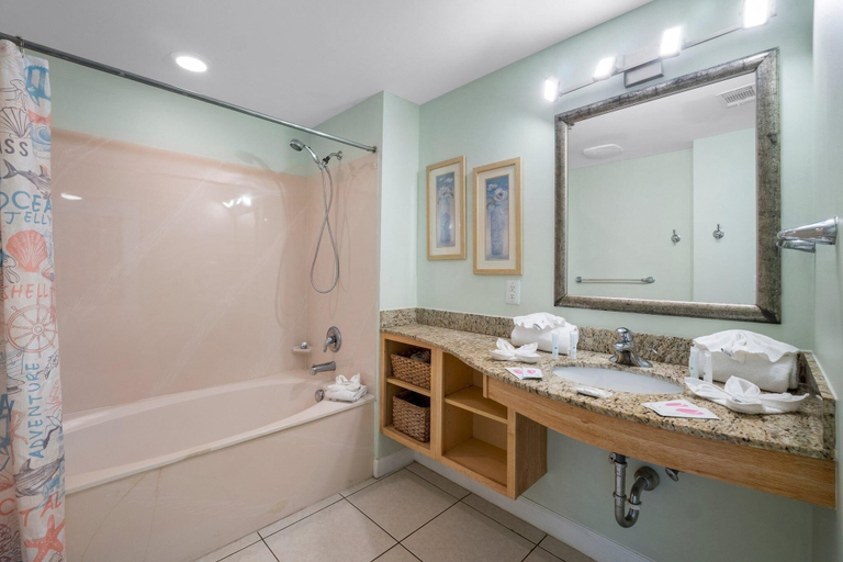 Bathroom 4, Splash 804e, Bay