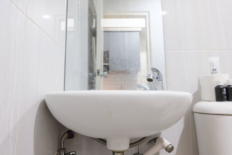 Bathroom 3, Modern Studio At Apartment Grand Asia Afrika, Bandung